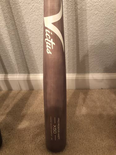 Grey Victus 33/30 maple X50 pro reserve wood bat