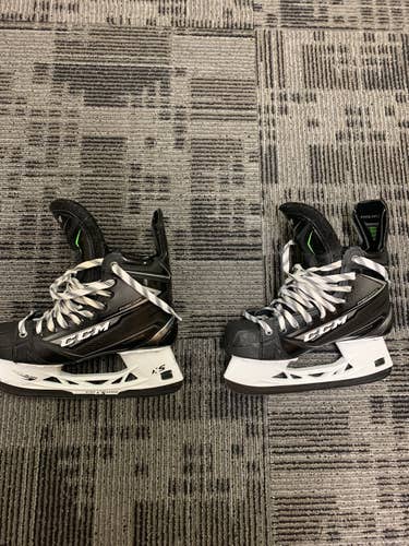 New Senior CCM Ribcor 80K Hockey Skates Regular Width Pro Stock Size 7.5
