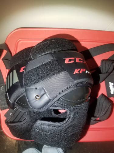 CCM KP Pro knee guards