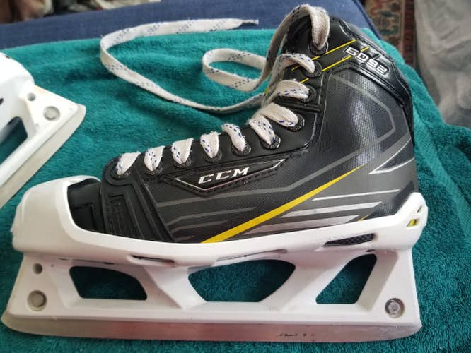 Used CCM Tacks 6092 - Goalie Skates - Size 5 - Wide Width (EE)