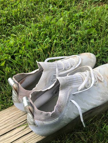 White Men's Size 15 Low Cut Spotlight Cleats