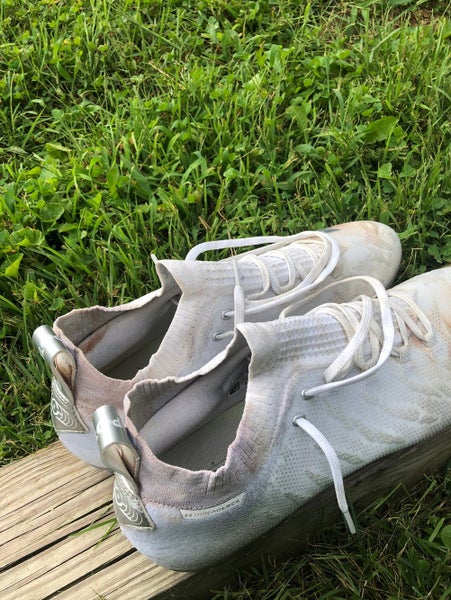 White Men's Size 15 Low Cut Spotlight Cleats