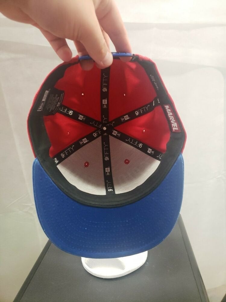 Casquette strapback réglable rouge brique unie avec un touché texturé