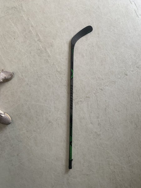 *Used Once Bauer Vapor ADV Intermediate Right Handed Vapor ADV Hockey Stick