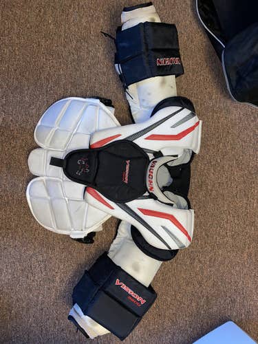 Vaughn goalie chest protector int medium
