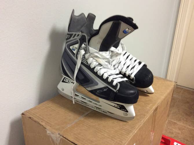 Used Senior CCM U+07 Hockey Skates Regular Width Size 9