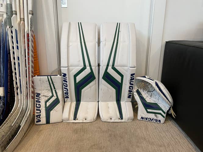 Vaughn Pro V Elite 2 Goalie Full Set Michael DiPietro Pro Return