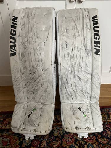 28+2" Vaughn Ventus SLR2 Jr Goalie Leg Pads