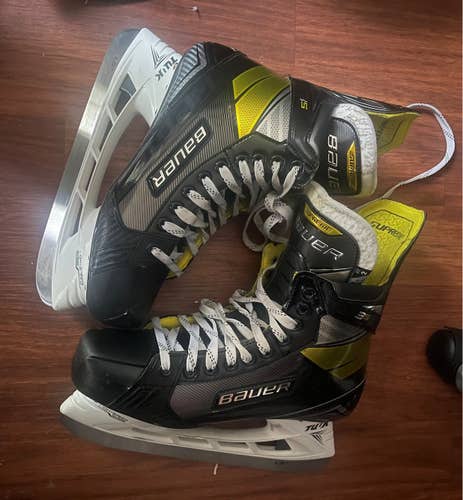 Senior Bauer Supreme 3S Size 9.5 Fit 2 Hockey Skates