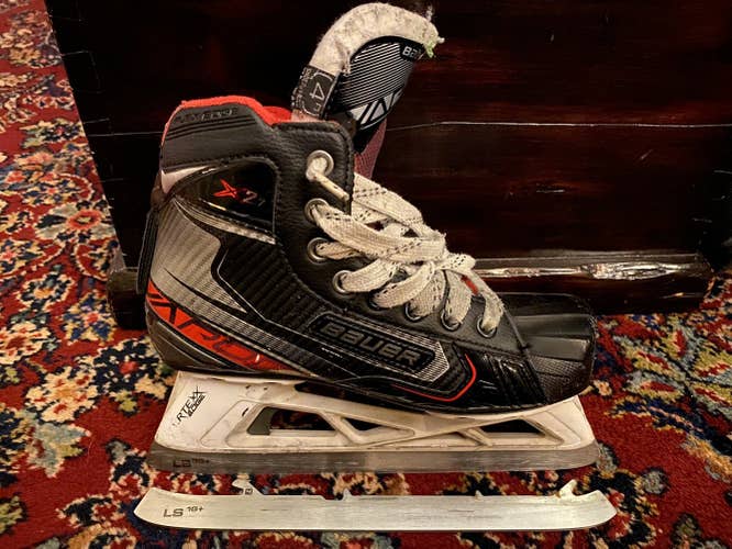 Used Bauer Regular Width Size 4 Vapor x2.7 Goalie Skates with Replacement Blades