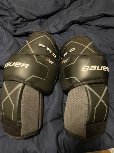 Bauer Pro Goalie Knee Guards