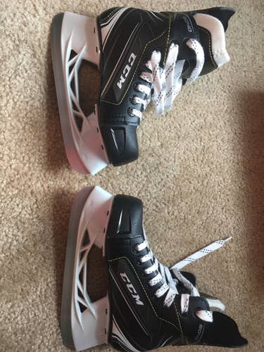 New Youth CCM Size 13 Tacks 9040 Hockey Skates
