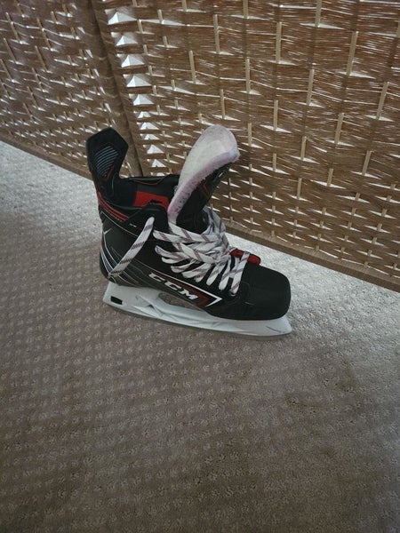 Senior Used CCM JetSpeed FT490 Hockey Skates Extra Wide Width Size 8