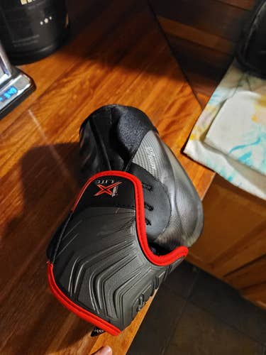 Senior New Medium Bauer Vapor 1X Lite Elbow Pads Pro Stock