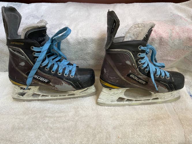 Senior Bauer Regular Width  Size 6 Supreme ONE80 Hockey Skates