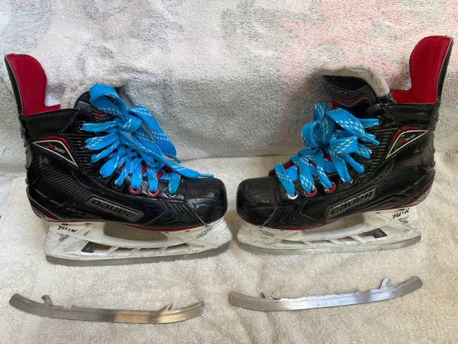 Junior Bauer Regular Width Size 1.5 Vapor X500 Hockey Skates