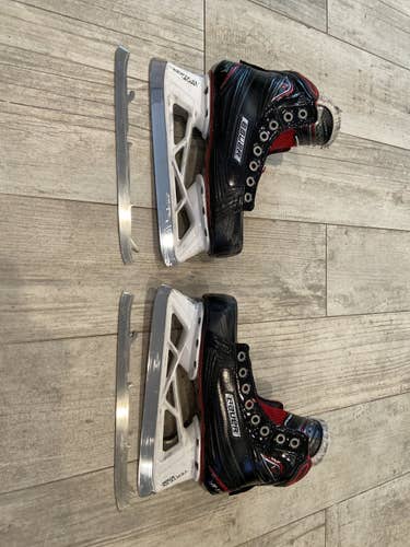 Junior Bauer Regular Width Size 4 Vapor 1X Pro Hockey Goalie Skates
