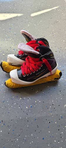 Junior Used Bauer Supreme One.7 Goalie Skates Regular Width Size 2