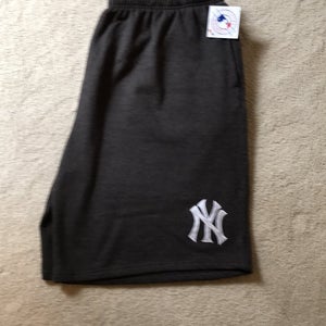 NWT Majestic NY Yankees fleece shorts