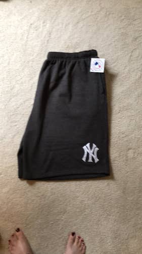 NWT Majestic NY Yankees fleece shorts