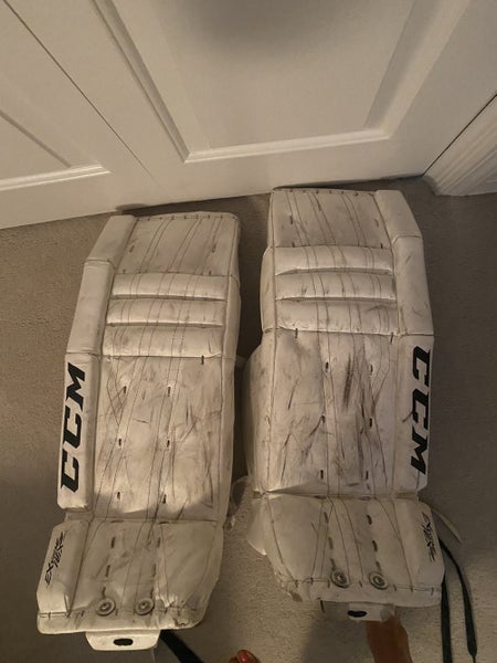 White Junior 26" + 1” CCM Extreme Flex II Goalie Leg Pads
