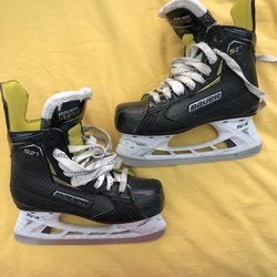 Junior Bauer Regular Width Size 3.5 Supreme S27 Hockey Skates