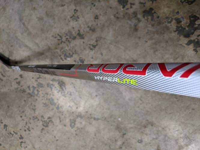 New Senior Bauer Right Handed Vapor Hyperlite Hockey Stick Toe Pattern P28
