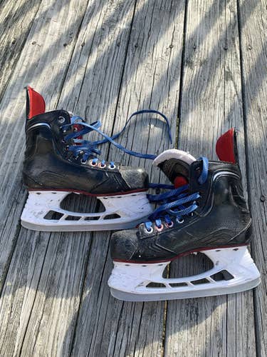 Junior Bauer Regular Width  Size 3 Vapor X500 Hockey Skates