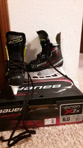 Senior Used Bauer Vapor X2.6 Hockey Skates Size 6