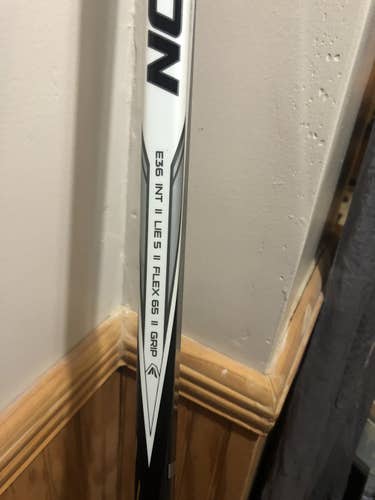 Intermediate Right Handed Mid Pattern  Stealth C3.0 Stick Hockey Stick