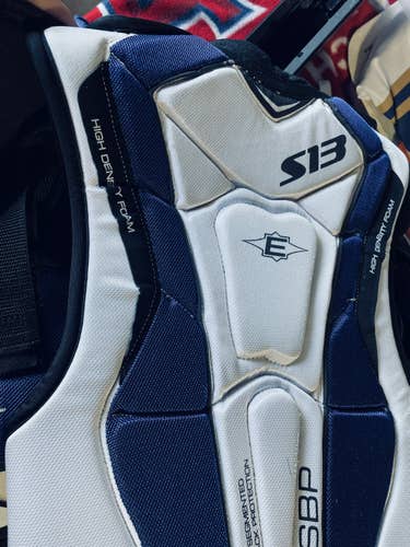 Senior Medium Easton Shoulder Pads