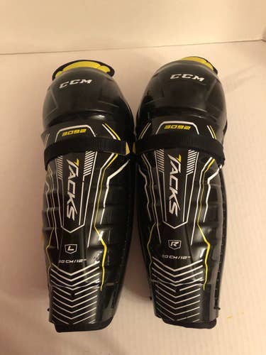 Used Junior CCM Tacks 3092 Shin Pads