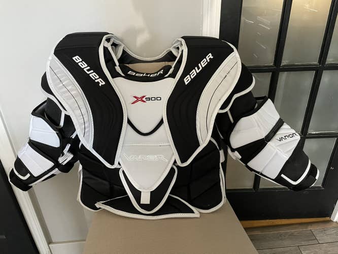 New Medium Bauer  Vapor X900 Goalie Chest Protector