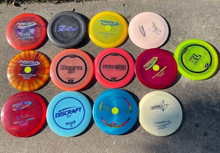 Disc golf lot (Bag, scooper & 13 discs)
