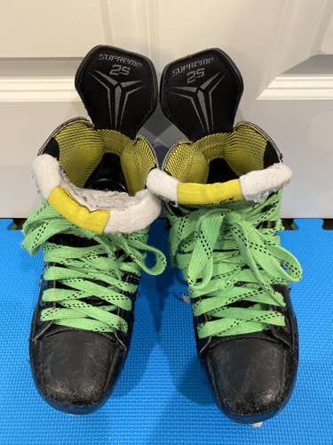Junior Used Bauer Supreme 2S Hockey Skates Regular Width Size 4.5