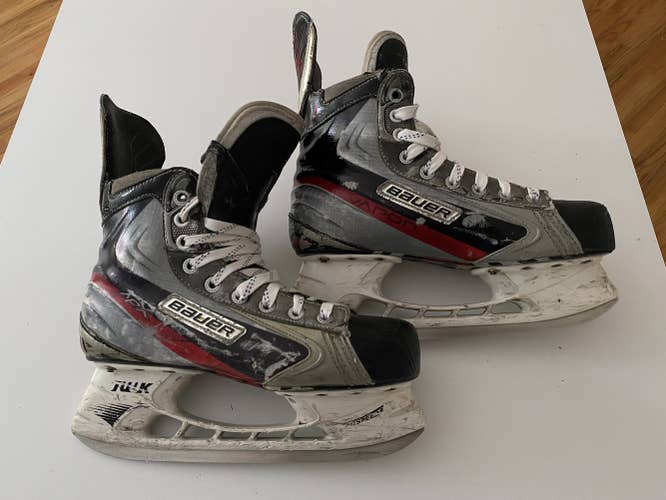 Senior Used Bauer Vapor APX Hockey Skates Size 7.5