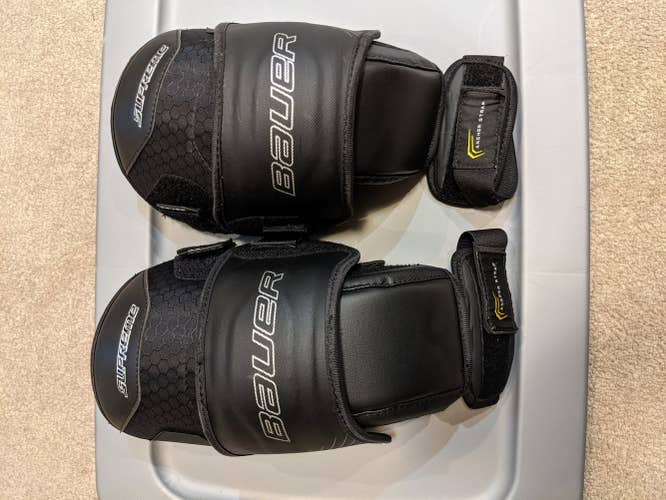 Used Bauer Supreme Knee pads