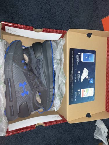 Gray Women's Size 8.0 Under Armour Shoes