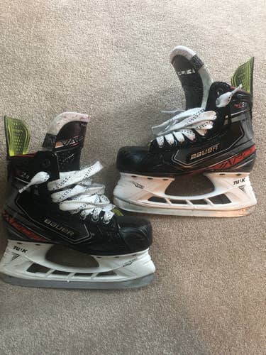 Used Bauer Regular Width  Size 2 Vapor X2.9 Hockey Skates