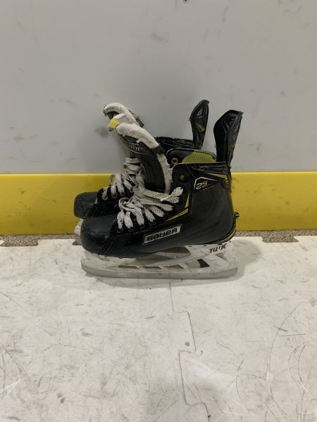 Senior Bauer Regular Width Size 7 Supreme 2S Hockey Skates