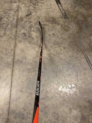 Senior Right Handed Toe Pattern P92 Vapor 2x Team Hockey Stick