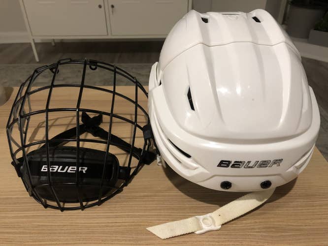 White Used Large Bauer Re-Akt 95 Helmet