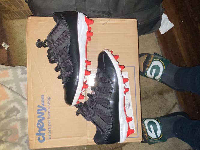 Jordan 11 football cleats men’s size 8.5