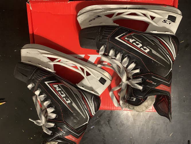 Used CCM Regular Width  Size 2 JetSpeed FT470 Hockey Skates