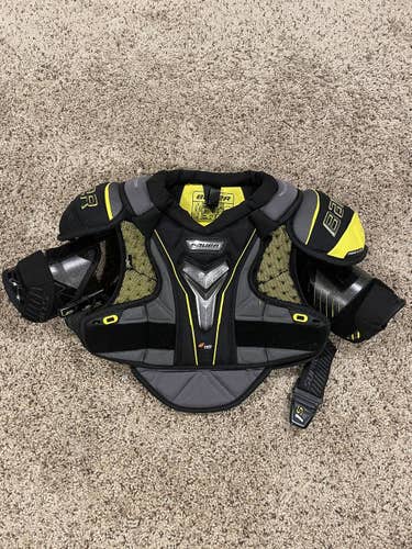 Bauer 1S hockey shoulder pads Jr/lg