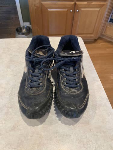 Navy Blue and white Used Women's Size Women's 8.0 Ringor Molded Softball Cleats Pitching Toe