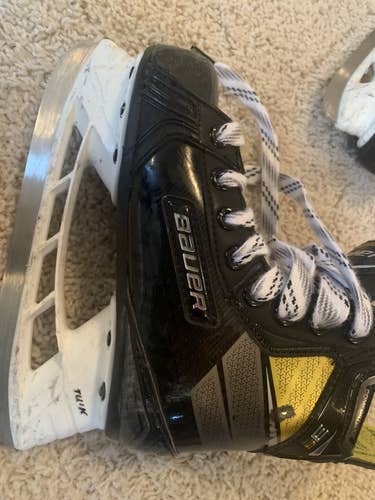 Bauer Youth Surpreme 3s  Pro 13.5 Ice Hockey Skates