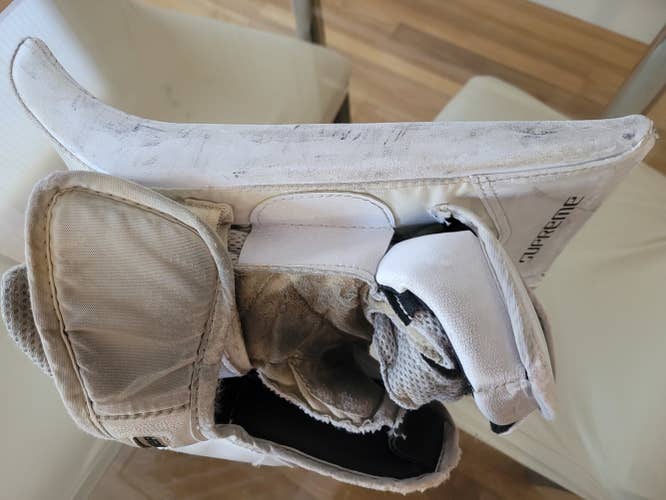 White Youth Used Bauer Full Right Supreme 2S