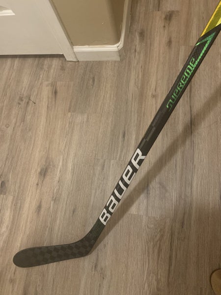 Pro Stock Bauer Supreme Ultrasonic RH Hockey Stick 77 Flex P28