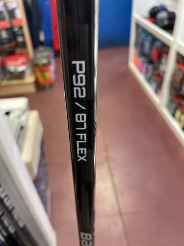 Bauer Vapor Hyperlite Hockey Stick. P92. 87 Flex. Righty. Brand New